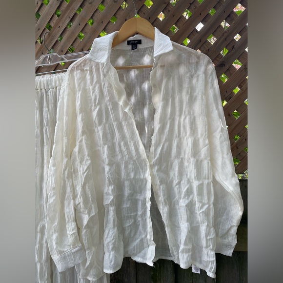 Nasty Gal Two Piece Sheer Seersucker Top and Pant Set - Picture 4 of 7